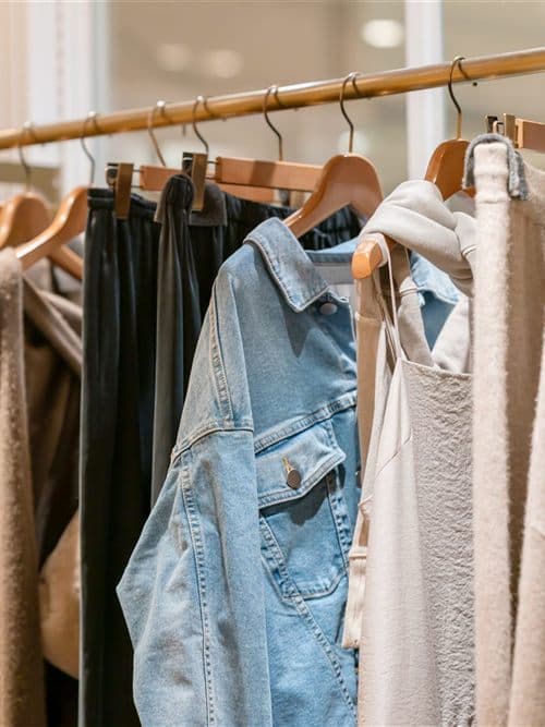 Escríbenos o visita la tienda de segunda mano Silvestra en Allariz, Ourense